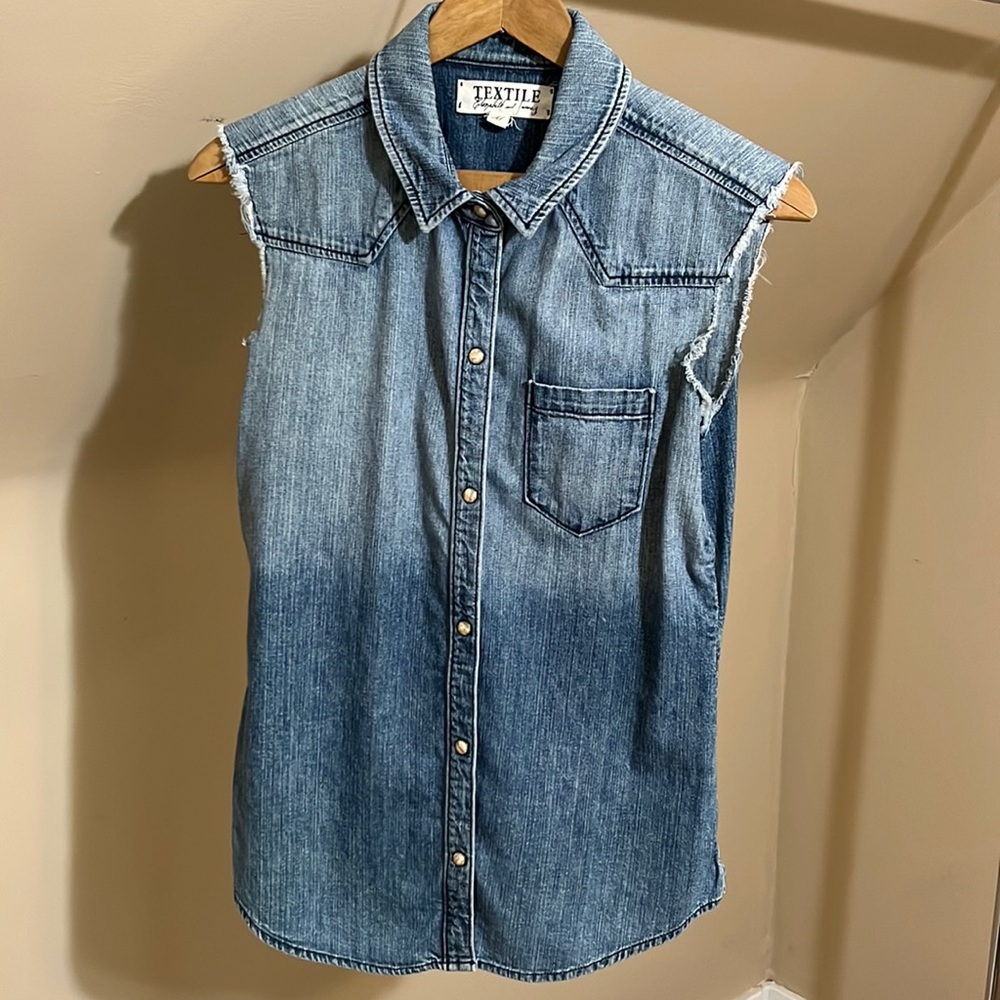 Texting Sleeveless denim pearl snap top